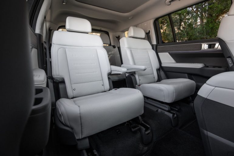 2027 hyundai santa fe second row seats