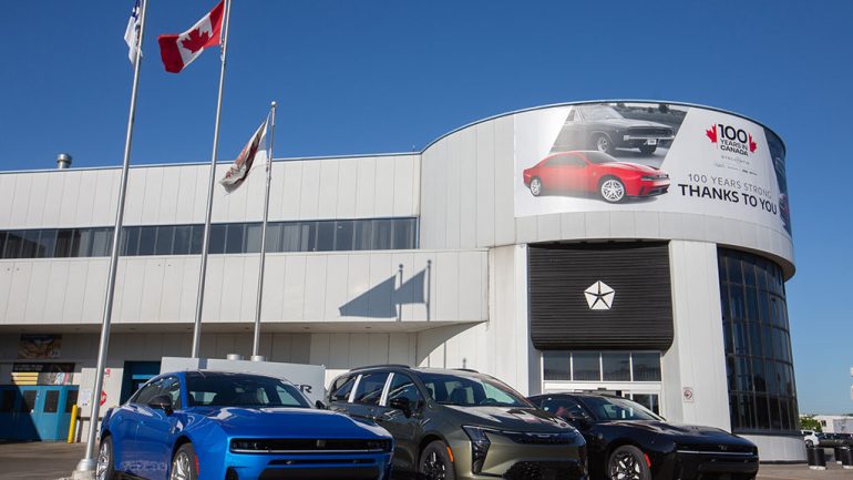 Trump Threatens 50% Tariffs on Canadian Cars and Auto Parts Starting in 2027