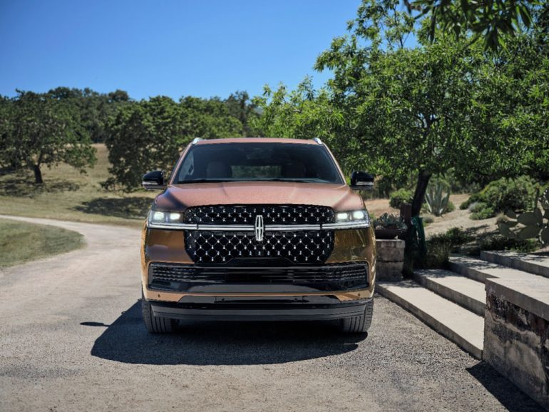 2026 lincoln navigator front