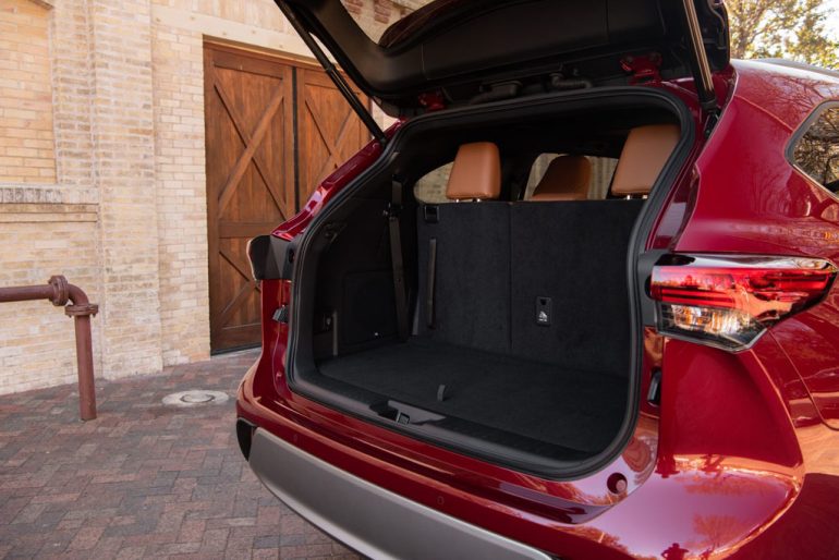 2026 toyota highlander hybrid cargo