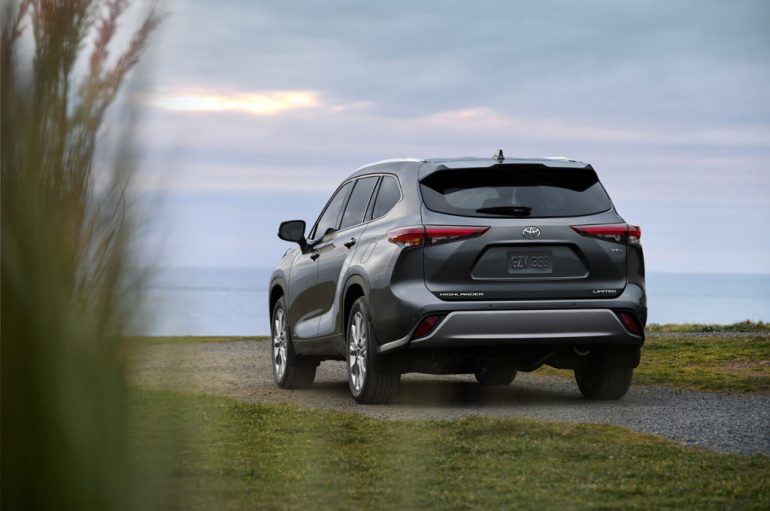 2026 toyota highlander hybrid rear