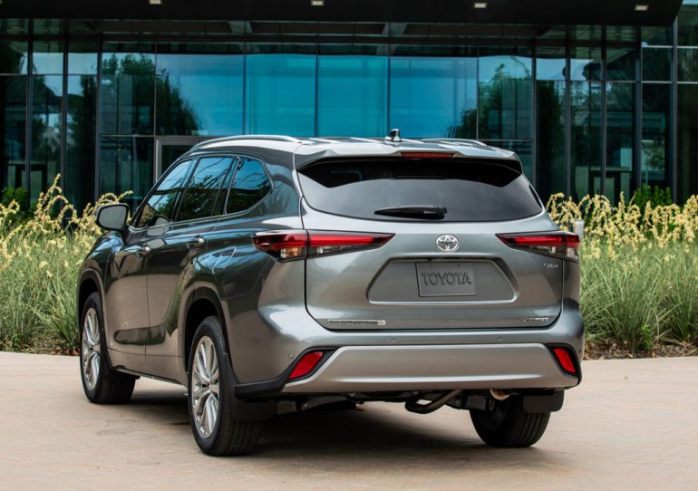 2026 toyota highlander hybrid rear