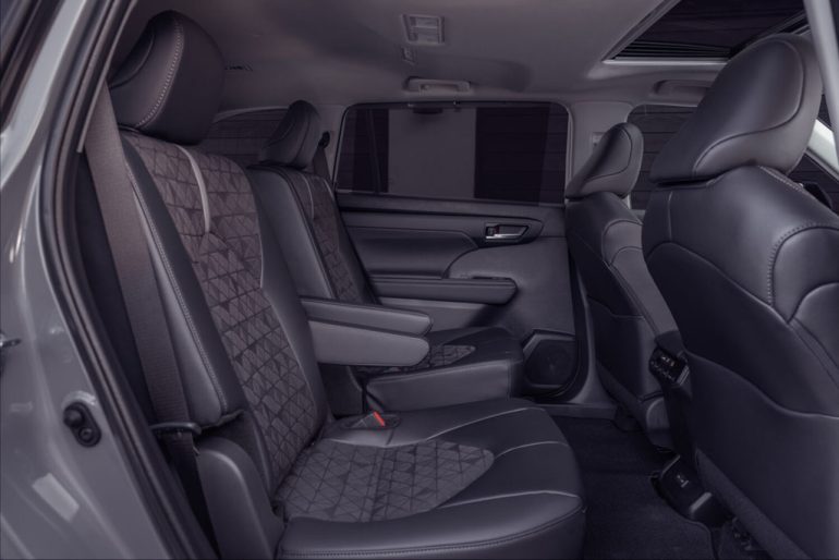 2026 toyota highlander hybrid second row seats