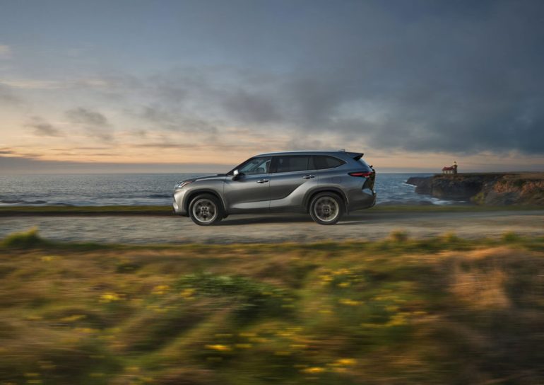 2026 toyota highlander hybrid side