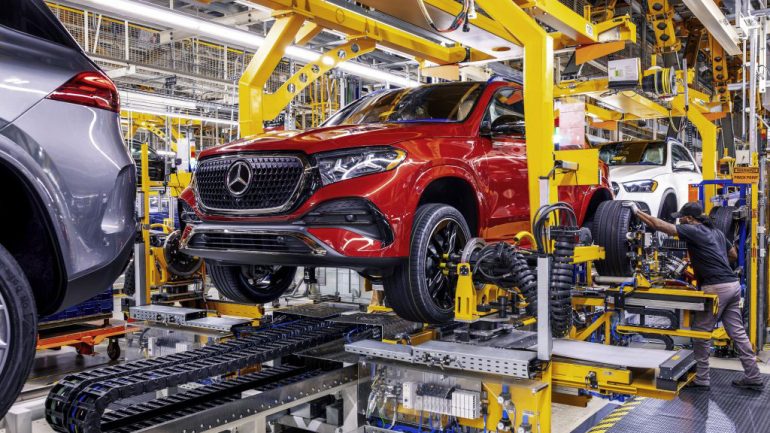 Mercedes-Benz Won’t Be Banned From U.S. Under Chinese Vehicle Bill, Senator Says