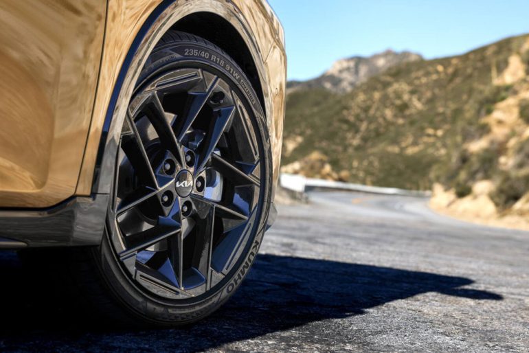 2027 Kia K4 Hatchback wheel tire